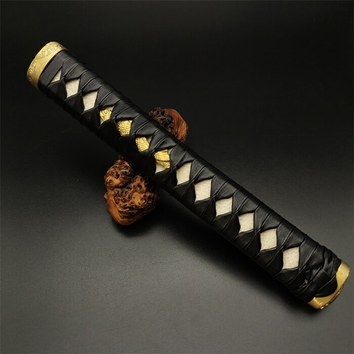 日本刀装具 大刀柄 新品 長約26CM 銅装具 鯉縁頭 鯉目貫 本鮫皮 木柄 黒革巻 目釘付き 居合道具 刀剣美術