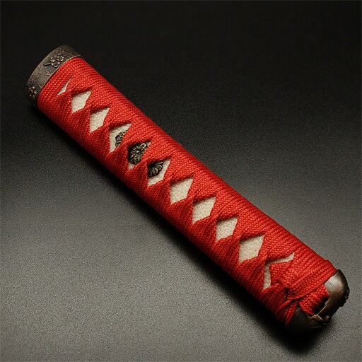 日本刀装具 刀柄 桜縁頭 桜目貫 目釘付 居合刀用 新品 長約20CM 本鮫革 木柄 赤色綿巻 日本刀装具 刀柄 桜縁頭 桜目貫 目釘付 居合刀用 新品 長約20CM 本鮫革 木柄 赤色綿巻
