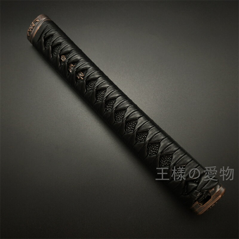 日本刀柄　大刀柄　打刀　長約26CM　新品　木製柄　合成鮫皮　黒色合成革巻　合金製装具　居合用　刀剣美術　日本刀装具　武道具