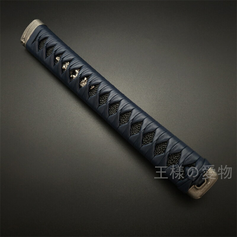 日本刀柄　大刀柄　打刀　長約26CM　新品　木製柄　合成鮫皮　紺色合成革巻　合金製装具　居合用　刀剣美術　日本刀装具　武道具