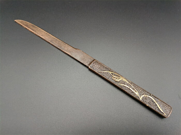 日本刀装具　小柄　蘭の図　銅地　絵金銀　刀剣美術　刀装具