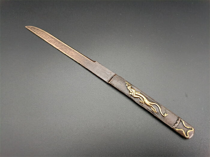 日本刀装具　小柄　飛龍の図　銅地　絵金銀　刀剣美術　刀装具