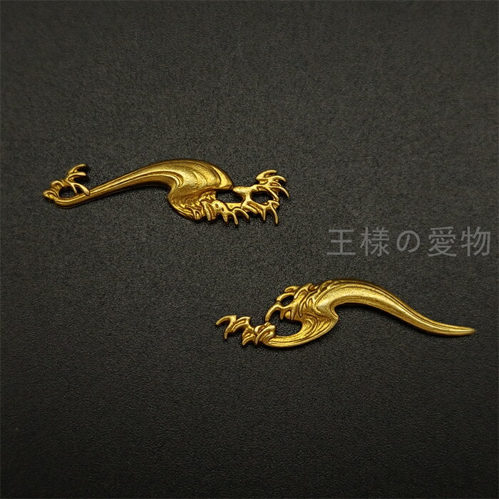 日本刀装具　目貫　波の図　金色　銅製　金工品　細工　職人作　刀剣美術　置物