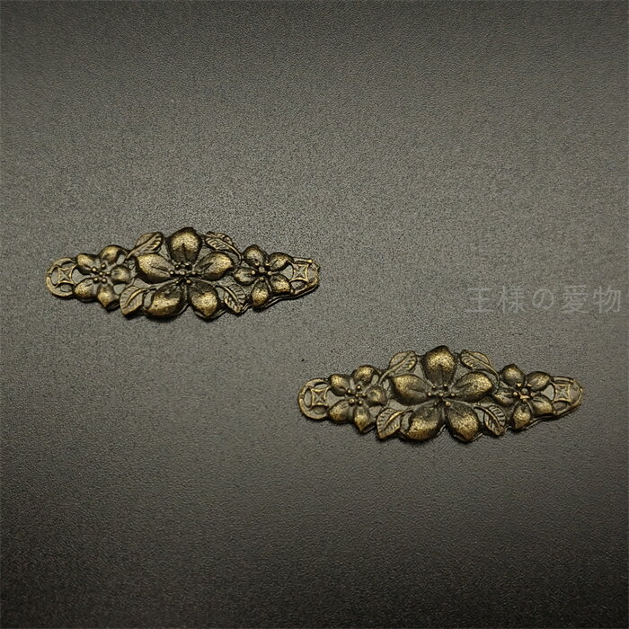 目貫　桜の図　銅色　合金製　現代作　日本刀装具