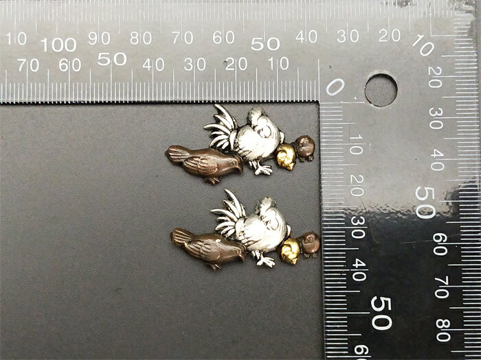 目貫　鶏の図　銅製　細工　日本刀装具　武具　刀剣美術