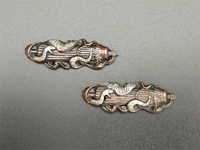 目貫 蛇と琴の図 銅製 細工 日本刀装具 武具 刀剣美術