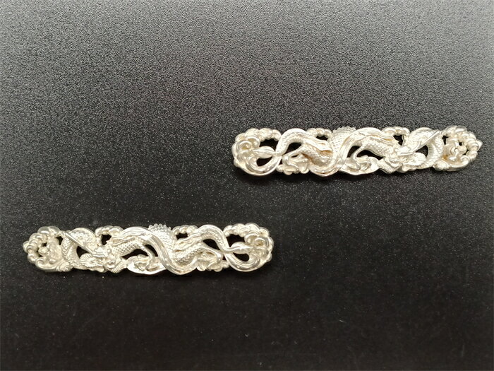 日本刀装具 目貫 水龍の図 銀色 銅製 絵金 金工品 細工 武具 重さ18G 刀剣美術