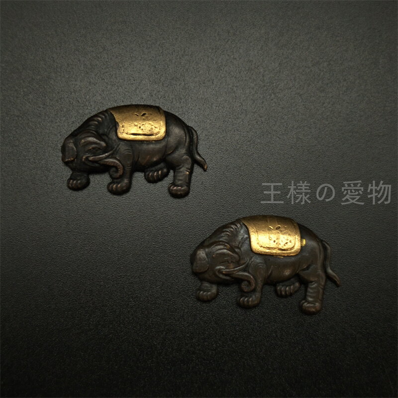 商品情報商品番号：MS126材質：銅製手作り商品なので、形上は多少色の違いはご了承の上に購入お願いします。画像、サイズ等を確認いただき、ご自身判断で購入いただきますよう、よろしくお願いいたします。ライトとカメラより写真は多少色差があります。商品の状態やサイズなどは、多少誤差部分があるかもしれません。こ了承ください。目貫　象　銅製　細工　日本刀装具　武具　刀剣美術 日本刀装具 5