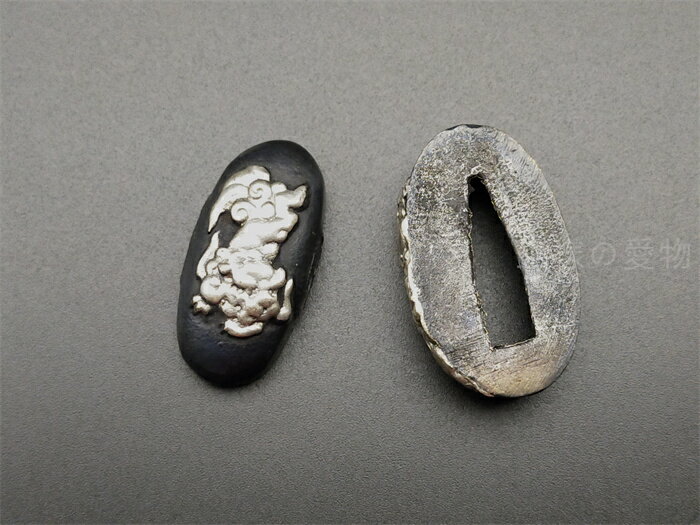 日本刀装具　縁頭　唐獅子の図　銅製　絵金銀　刀剣美術　武道具　居合　現代品