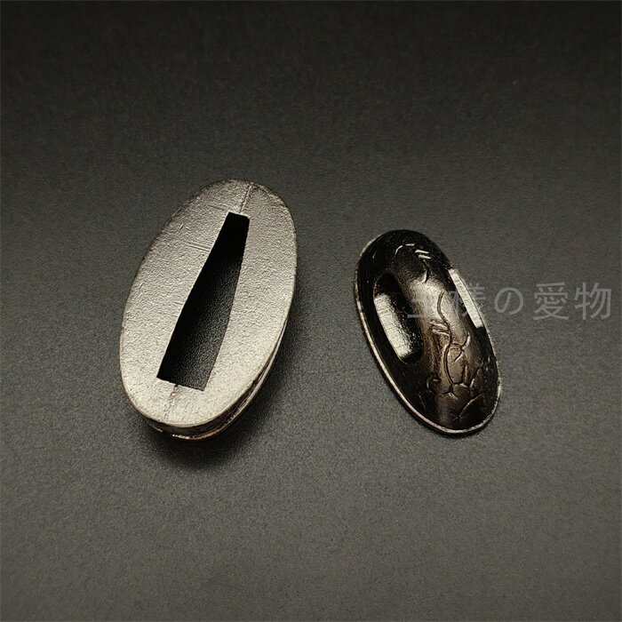 日本刀装具　縁頭　唐草の図　合金製　刀剣美術　武道具　居合　現代品