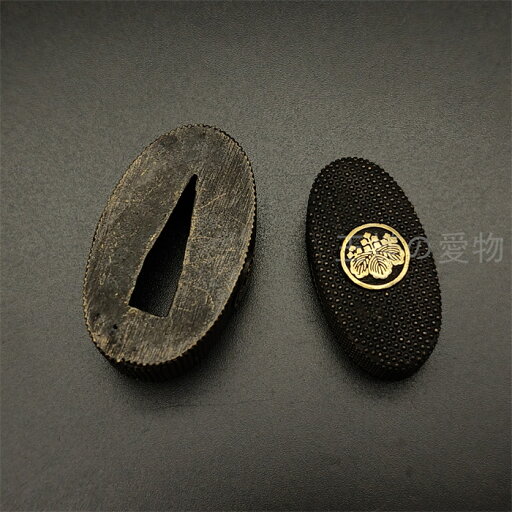 日本刀装具 縁頭 五三桐紋の図 金工品 魚子地 銅製 フチ カシラ 刀剣美術 日本刀装具 縁頭 五三桐紋の図 金工品 魚子地 銅製 フチ カシラ 刀剣美術