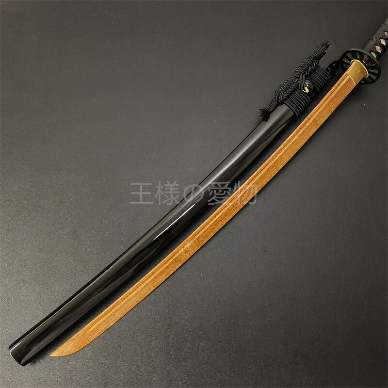 日本刀　模造刀　木製刀　硬木製　黒鉄刀鍔　合金装具　本鮫皮刀柄　居合練習　コ...