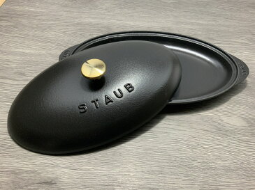 STAUB フィッシュ ホットプレート　31センチ　黒　シャローオーバル ストウブ キッチンツール ホット プレート 鍋 お鍋 ホーロー 琺瑯 ホーロー鍋 ih おしゃれ ih対応 ストゥブ 調理器具 ブランド キッチングッズ キッチン用品 蓋 ふた フタ 蓋付き 蓋つき オーブン 魚