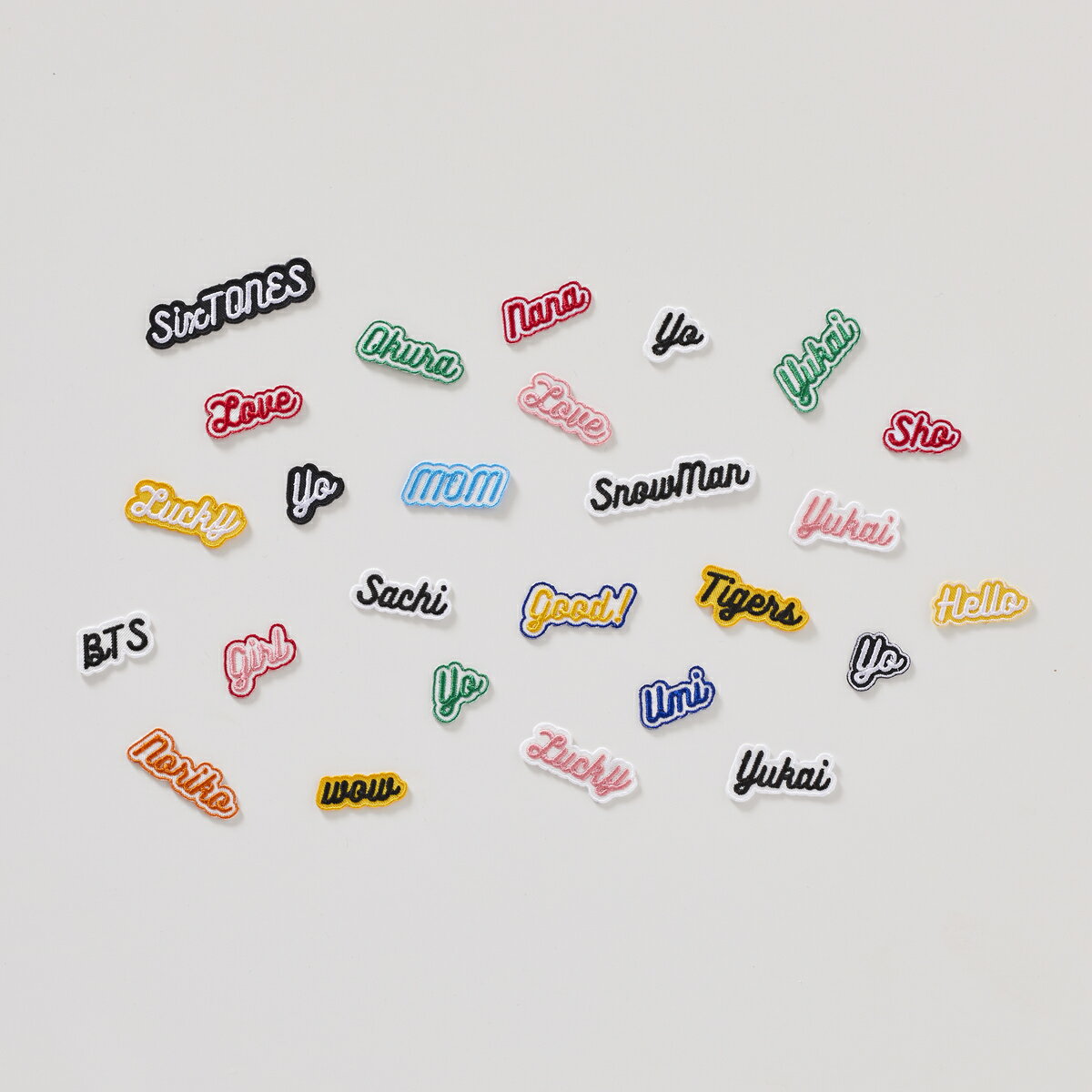 （ビビット）英字の刺繍ワッペン　《13～18字専用》セミオーダー／名入れ／名前シール