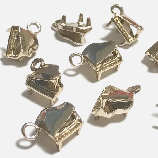 （2個セット）グランドピアノのチャーム ローズゴールド 立体 3D 楽器 ミュージック 音楽 ハンドメイド..