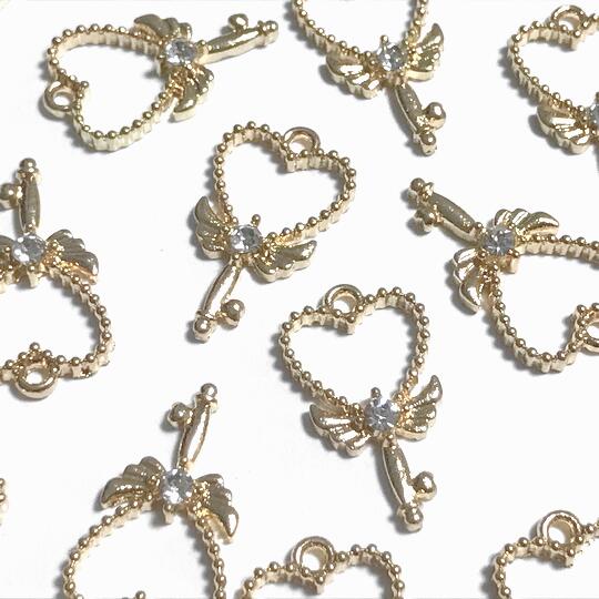 （4個セット）ハートの鍵チャーム A級ガラス 羽 ライトゴールド ウイング はーと キー パーツ ハンドメ..