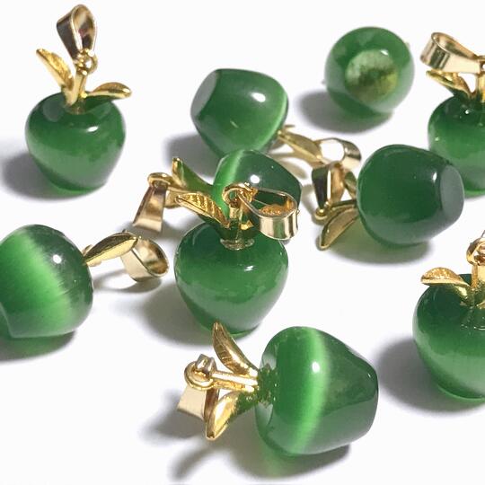 林檎 チャーム 17mm×14mm 青りんご ゴールド バチカン付き グリーン 緑 リンゴ 猫目石 アップル キャッ..