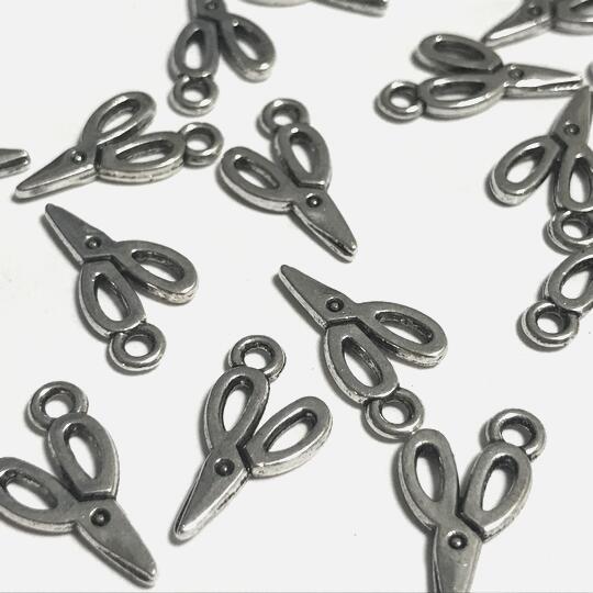 （6個セット）小さな鋏のチャーム はさみ 銀古美 ハサミ パーツ ハンドメイド