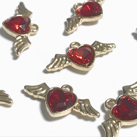 （2個セット）A級ガラス ハート 羽 チャーム ルビー 赤 ストーン 翼 ライトゴールド ウイング はーと ..