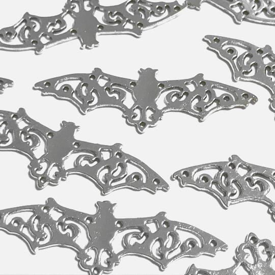 （2個セット）コウモリ カン無し チャーム 大きめ 銀古美 蝙蝠 18mm×56mm 両面 ハロウィン アンティークシルバー パーツ ハンドメイド 透かし 色彩キューブ