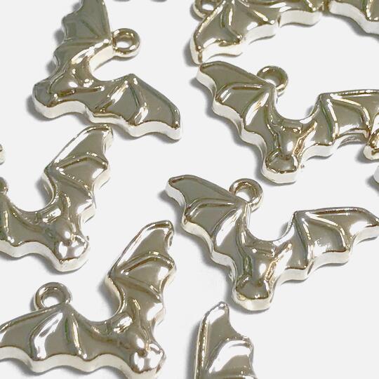 （4個セット）コウモリのチャーム ライトゴールド 蝙蝠 動物 アニマル ハロウィン パーツ ハンドメイド