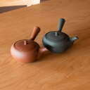 東屋 平急須 横手 常滑焼 300ml ティーポット 陶器 急須 密閉 茶器 茶漉し付き 烏泥 朱泥 国産 日本製 黒 赤 お祝い 誕生日 ギフト 結婚祝い 新居祝い 新築祝い プレゼント ラッピング 宅配便送料無料