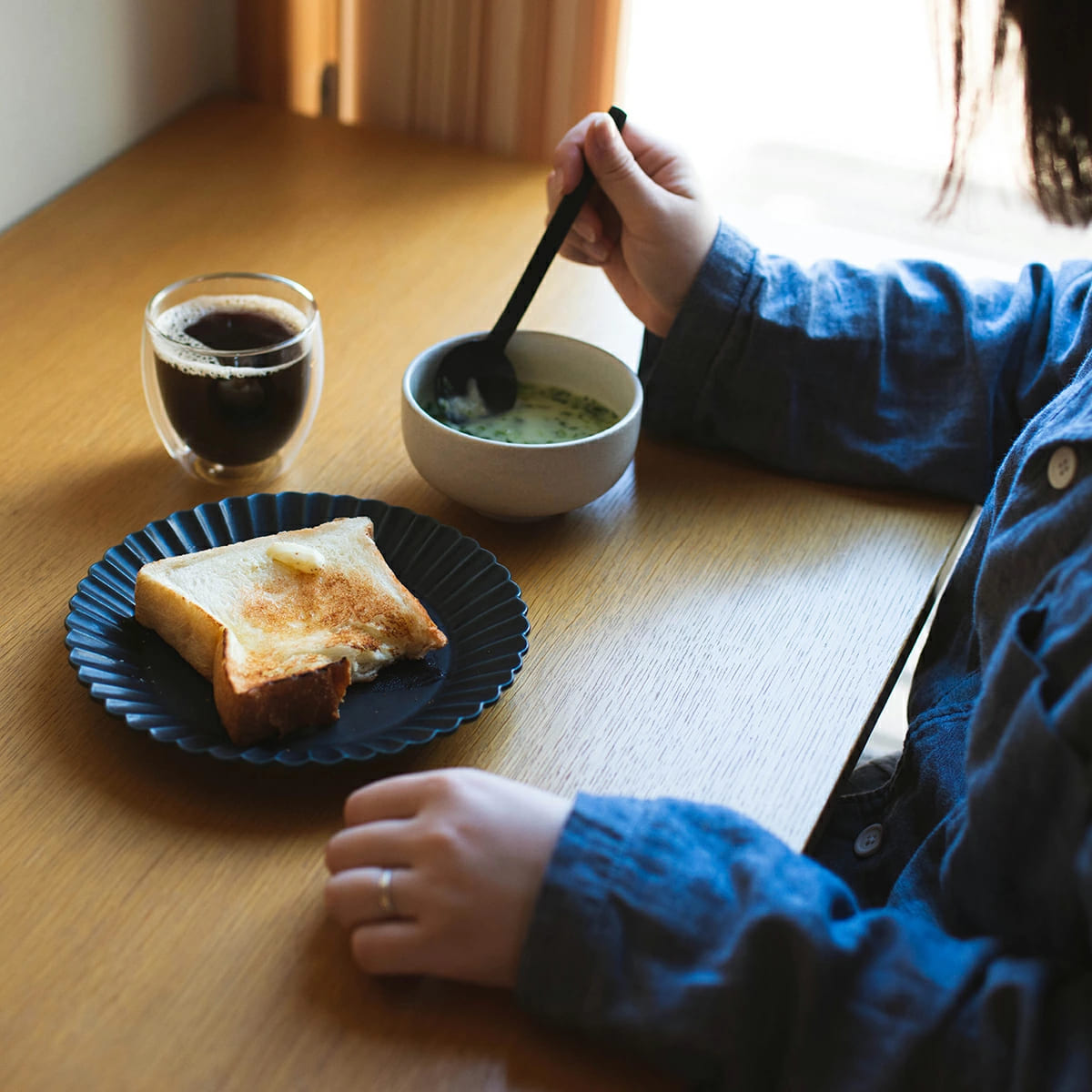 スタジオエム バルバリ 21cm パンプレート プレート 平皿 STUDIO M スタジオm マルミツポテリ 花形 花 白 ホワイト ナチュラル ネイビー 皿 お皿 大皿 国産 日本製 おしゃれ かわいい シンプル 誕生日 ギフト 結婚祝い 新居祝い 新築祝い プレゼント ラッピング 宅配便指定