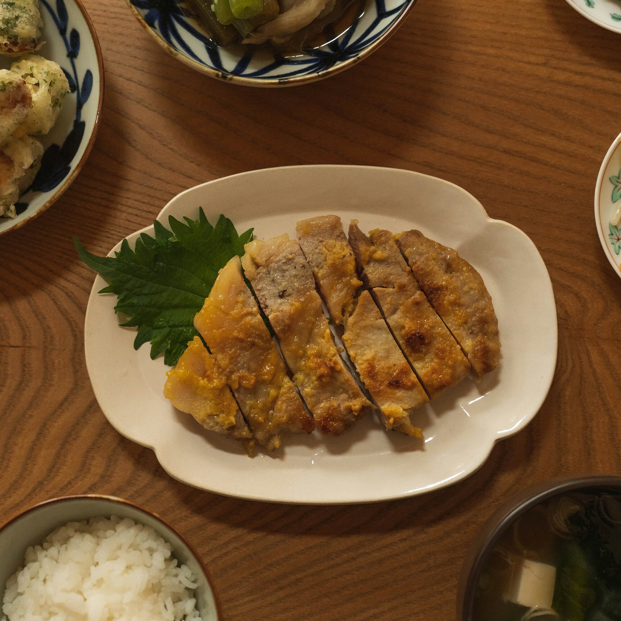 スタジオエム リアン 焼物皿 21cm lien STUDIO M スタジオm マルミツポテリ 和食器 オーバル 丸 楕円 木瓜型 白 緑 青 織部 瑠璃 食器 器 皿 国産 日本製 おしゃれ かわいい 無地 シンプル 誕生日 ギフト 結婚祝い 新居祝い 新築祝い プレゼント ラッピング 宅配便指定 予約