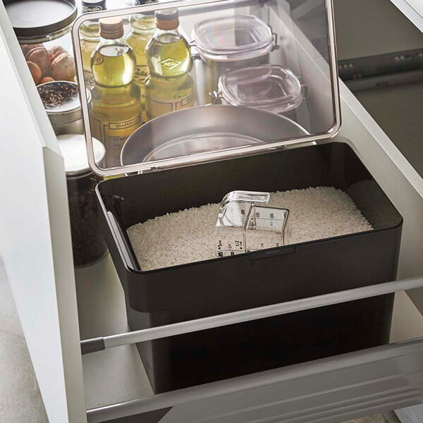 【今だけ送料無料】密閉 シンク下米びつ タワー 5kg 計量カップ付 WH BK 3377 3378 山崎実業　【YZ】【..