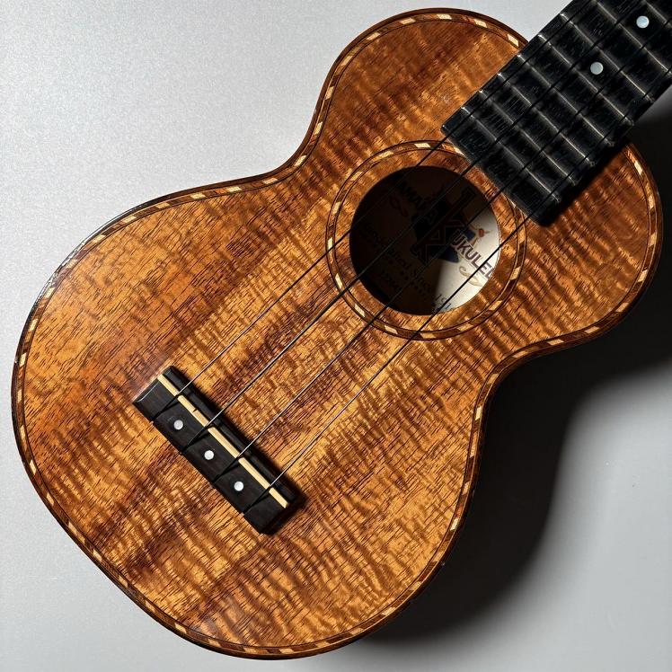 商品の詳細、状態などは【イオン新浦安店】047-381-4011または『商品についてのお問合せ』ボタンよりお問合せ下さい 表版指板横にキズあり。 ブリッジ浮き、トップ割れ、指板割れの修正歴あり。 演奏上の問題はございません。 ハードケースが付属しておりますが、背面に陥没している部分がございます。 ■管理コード:2500003987639 ============================= ◆便利なショッピングクレジット ＜メリット1＞ クレジットカードも店舗来店も不要！自宅からスマートフォン・タブレット・パソコンでスピーディーなお申し込み。 ＜メリット2＞ 1回払い、分割払い、ボーナス払い（併用もOK）など 月々のお支払い金額はお客様の返済計画に合わせ柔軟に対応可能。 ※18歳以上(高校生不可)が対象 ◆掲載店舗以外でのお受け取り 当社規定の送料をご負担いただきます。 ◆ご注意 こちらの商品は店頭、他ECサイトでも販売しております。在庫情報の更新は迅速を心掛けておりますが、万一ご注文時に売り切れていた際は、商品がご用意できない場合がございます。誠に恐れ入りますがご容赦ください。 商品によって調整等でお届けに2?3日いただく場合がございます。 ◆沖縄への発送に関して 陸送・船便となります。 航空輸送をご希望される場合は別途送料をいただきます。 ※航空機搭載不可となる規制対象商品（主に液体・スプレー類・磁石を含む荷物）は陸送・船便に限らせていただきます。 ◆転売、営利目的でのご注文に関して 当社サイトは転売や営利目的でのご注文はキャンセル対応をさせていただきます。 ●当サイトでは転売や営利目的としたご注文に関してはキャンセル対応をさせていただきます。 ●こちらの商品は店頭でも同時に販売しております。 ●店頭や他のサイトでの売却時には商品情報の削除は迅速な対応を心がけておりますが万が一ご注文後に売切れとなっておりました場合は誠に申し訳ありませんがご了承下さい。 ●商品によって調整等でお届けにお時間をいただく場合がございます。 ●当店ではお買い上げ明細書のお渡しは行っておりません。 　ご希望の場合はご注文後、お問い合わせよりご連絡下さいませ。 　メールにてPDF形式のものをお送りさせていただきます。