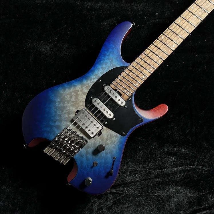 商品の詳細、状態などは【エミフルMASAKI店】089-961-8890または『商品についてのお問合せ』ボタンよりお問合せ下さい 中古にて美品のQX54QMが入荷いたしました！ 使用感も少なくお勧めです！ 【状態】 フレット残:9割 ネック:ストレート ロッド:問題無し ペグ:問題無し 傷、打痕:ほとんどなし パーツくすみ:ほぼなし 弦高:12フレット6弦2.1mm 1弦1.9mm 電装系:問題無し ジャック:問題無し 【付属品】 純正ソフトケース こちらは中古楽器ですので、使用感などはございます。 ご了承くださいませ。 また記載時以降の状態の変化等が起きる可能性もございます。 保証内での修理ができない可能性もございますのでお気をつけくださいませ。 ご納得してご購入頂けるよう、お近くの島村楽器にて試奏が可能です！ (試奏選定料金 5500税込) ご成約の場合は選定料は無料となります。 その他気になる点に関してはお気軽にご質問下さいませ。 ■ソフトケース：あり ■取扱説明書：あり ■管理コード:2500002438125 ============================= ◆便利なショッピングクレジット ＜メリット1＞ クレジットカードも店舗来店も不要！自宅からスマートフォン・タブレット・パソコンでスピーディーなお申し込み。 ＜メリット2＞ 1回払い、分割払い、ボーナス払い（併用もOK）など 月々のお支払い金額はお客様の返済計画に合わせ柔軟に対応可能。 ※18歳以上(高校生不可)が対象 ◆掲載店舗以外でのお受け取り 当社規定の送料をご負担いただきます。 ◆ご注意 本商品は店頭および他ECサイトと在庫を共有しており、ご注文のタイミングにより在庫に差異が生じる場合がございます。 その為、ご注文時に完売の場合もございますので、あらかじめご了承ください。 複数のご注文が重なった場合は、先着順にご案内いたします。 何卒ご理解賜りますようお願い申し上げます。 商品によって調整等でお届けに2〜3日いただく場合がございます。 ◆沖縄への発送に関して 陸送・船便となります。 航空輸送をご希望される場合は別途送料をいただきます。 ※航空機搭載不可となる規制対象商品（主に液体・スプレー類・磁石を含む荷物）は陸送・船便に限らせていただきます。 ◆転売、営利目的でのご注文に関して 当社サイトは転売や営利目的でのご注文はキャンセル対応をさせていただきます。 ●当サイトでは転売や営利目的としたご注文に関してはキャンセル対応をさせていただきます。 ●こちらの商品は店頭でも同時に販売しております。 ●店頭や他のサイトでの売却時には商品情報の削除は迅速な対応を心がけておりますが万が一ご注文後に売切れとなっておりました場合は誠に申し訳ありませんがご了承下さい。 ●商品によって調整等でお届けにお時間をいただく場合がございます。