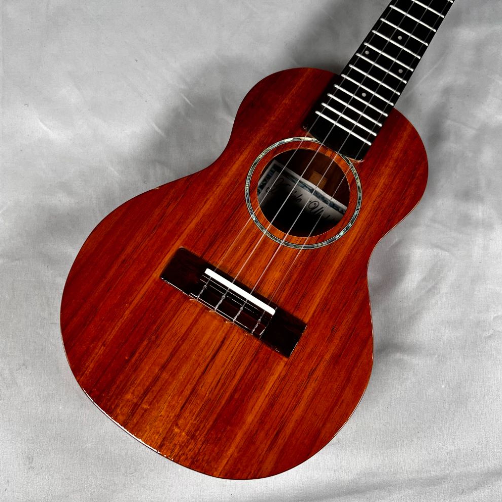 商品の詳細、状態などは【 ミーナ町田店 】042-710-6088または『商品についてのお問合せ』ボタンよりお問合せ下さい。ウクレレ / コンサートサイズフレット残り：8割残トラスロッドの余裕：機能なし打痕：多数あり、演奏上支障のある打痕なし傷や汚れ：通常使用による擦り傷や汚れ有電装パーツ：機能なしジャック：機能なし●当サイトでは転売や営利目的としたご注文に関してはキャンセル対応をさせていただきます。●こちらの商品は店頭でも同時に販売しております。●店頭や他のサイトでの売却時には商品情報の削除は迅速な対応を心がけておりますが万が一ご注文後に売切れとなっておりました場合は誠に申し訳ありませんがご了承下さい。●商品によって調整等でお届けにお時間をいただく場合がございます。●当店ではお買い上げ明細書のお渡しは行っておりません。　ご希望の場合はご注文後、お問い合わせよりご連絡下さいませ。　メールにてPDF形式のものをお送りさせていただきます。