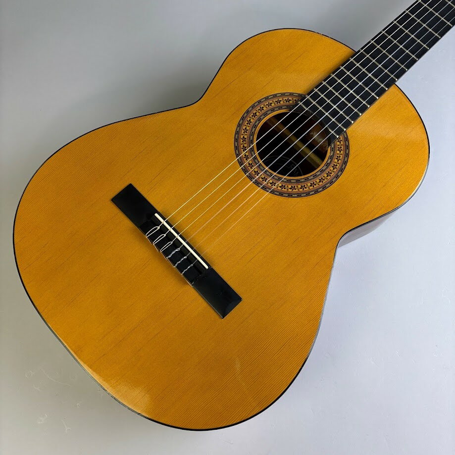 商品の詳細、状態などは【 そよら成田ニュータウン店 】0476-28-0511または『商品についてのお問合せ』ボタンよりお問合せ下さい。クラシックギター【付属品】ハードケース【特徴】Jose Raamirez Calle de la Paz No.8【状態】ネック：順反りフレット残：7-8割弦高：6弦側4.50mm 1弦側4.00mm※傷、打痕【保証】6か月●当サイトでは転売や営利目的としたご注文に関してはキャンセル対応をさせていただきます。●こちらの商品は店頭でも同時に販売しております。●店頭や他のサイトでの売却時には商品情報の削除は迅速な対応を心がけておりますが万が一ご注文後に売切れとなっておりました場合は誠に申し訳ありませんがご了承下さい。●商品によって調整等でお届けにお時間をいただく場合がございます。●当店ではお買い上げ明細書のお渡しは行っておりません。　ご希望の場合はご注文後、お問い合わせよりご連絡下さいませ。　メールにてPDF形式のものをお送りさせていただきます。