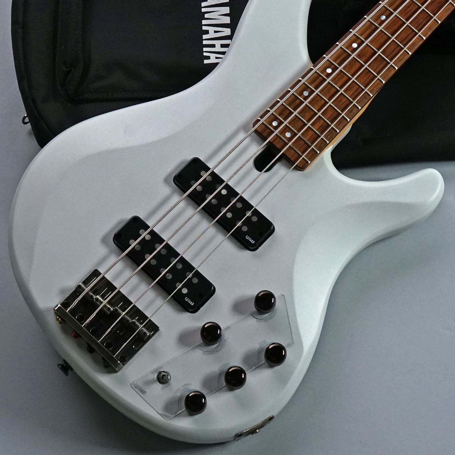 商品の詳細、状態などは【 ミーナ町田店 】042-710-6088または『商品についてのお問合せ』ボタンよりお問合せ下さい。ベースフレット残り：7分ネック：ほぼストレート、ロッド余裕あり4弦12フレット約2.8mm1弦12フレット約2.2mm※コンディションにより弦高に変化がある場合があります。打痕：あり傷や汚れ：多数電装系パーツ：問題なしジャック：問題なし●当サイトでは転売や営利目的としたご注文に関してはキャンセル対応をさせていただきます。●こちらの商品は店頭でも同時に販売しております。●店頭や他のサイトでの売却時には商品情報の削除は迅速な対応を心がけておりますが万が一ご注文後に売切れとなっておりました場合は誠に申し訳ありませんがご了承下さい。●商品によって調整等でお届けにお時間をいただく場合がございます。●当店ではお買い上げ明細書のお渡しは行っておりません。　ご希望の場合はご注文後、お問い合わせよりご連絡下さいませ。　メールにてPDF形式のものをお送りさせていただきます。