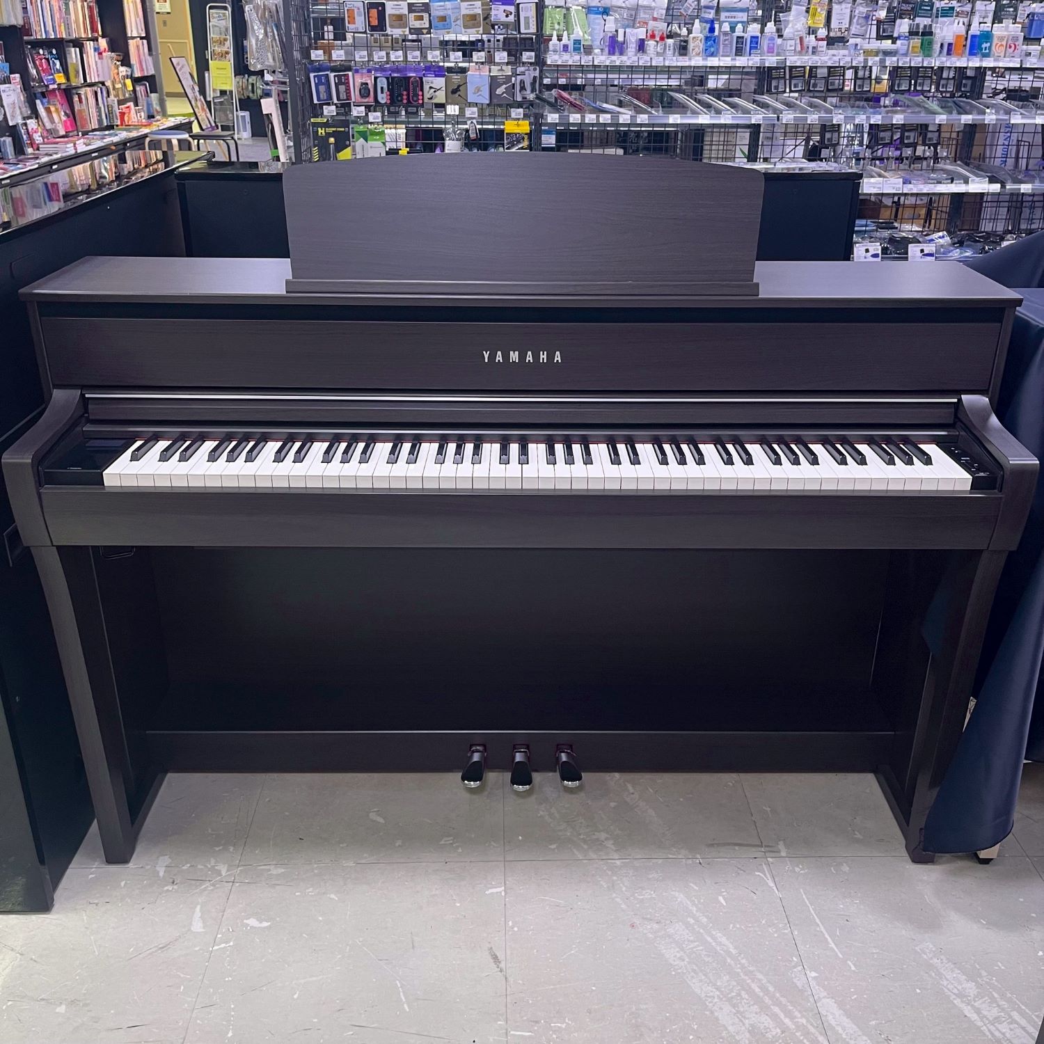 Clavinova CLP-775PE 黒鏡面艶出し