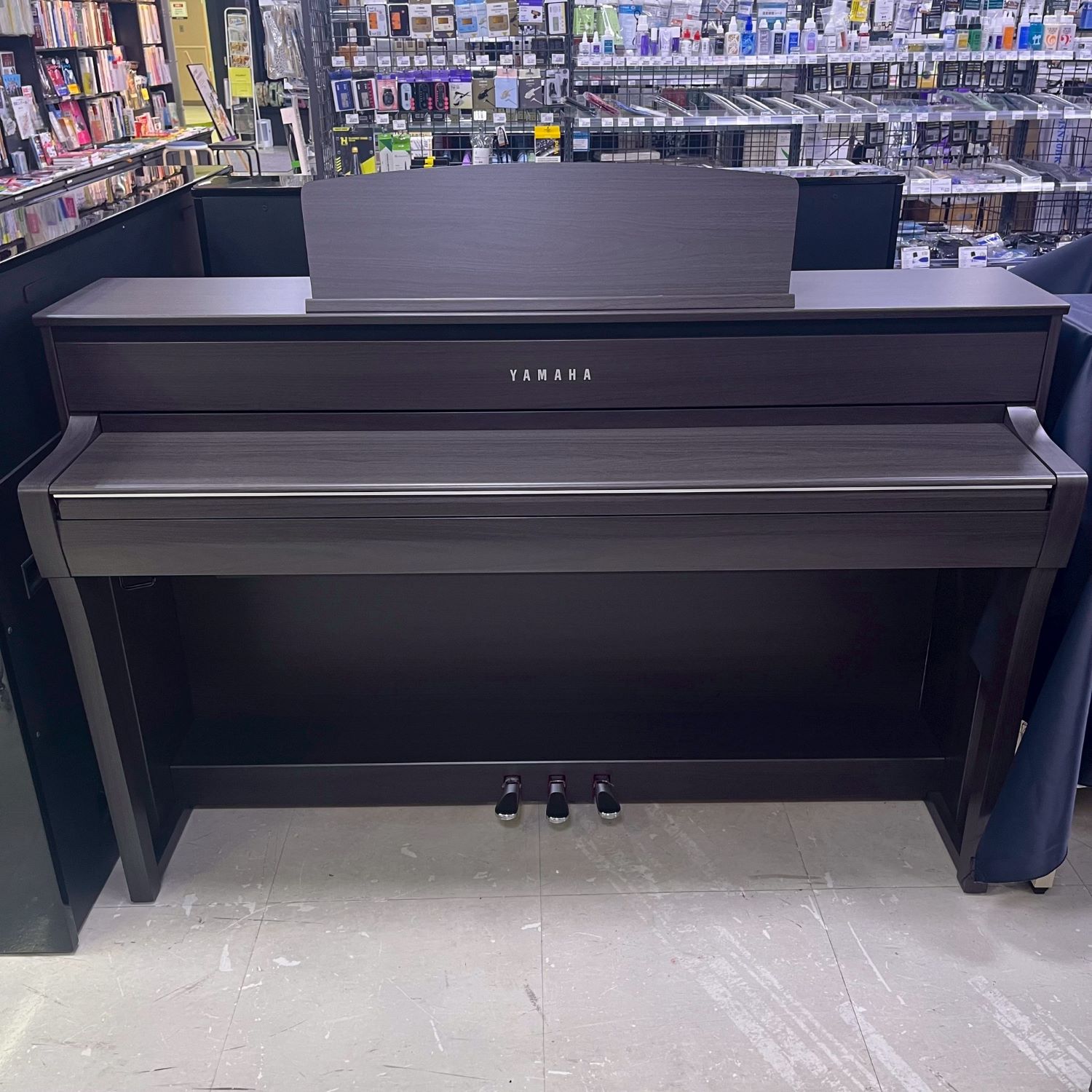 Clavinova CLP-775PE 黒鏡面艶出し