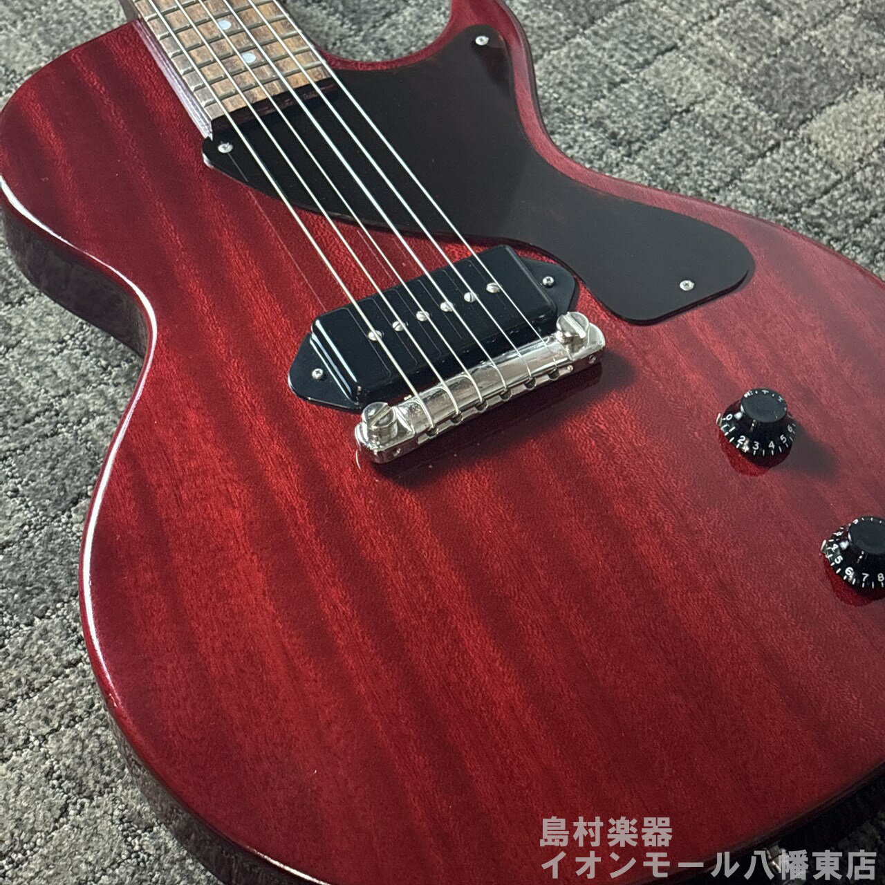 商品の詳細、状態などは【 イオンモール八幡東店 】093-663-5155または『商品についてのお問合せ』ボタンよりお問合せ下さい。エレキギター【状態】・全体的にキズ、打痕が散見されます。・ペグがGOTOH製のものに変更されています。・トラスロッドカバーが変更されています。・ピックガードが変形しています。純正のものかはわかりかねます。・現状ガリ等は見受けられません。こちらは上記を踏まえ、現状渡しとなります。弦高：6弦　2.1mm　1弦　1.9mm（12Fから計測）ネック状態：異常なしフレット残：8割程度【付属品】純正ハードケースのみ【保証】中古保証：6か月●当サイトでは転売や営利目的としたご注文に関してはキャンセル対応をさせていただきます。●こちらの商品は店頭でも同時に販売しております。●店頭や他のサイトでの売却時には商品情報の削除は迅速な対応を心がけておりますが万が一ご注文後に売切れとなっておりました場合は誠に申し訳ありませんがご了承下さい。●商品によって調整等でお届けにお時間をいただく場合がございます。●当店ではお買い上げ明細書のお渡しは行っておりません。　ご希望の場合はご注文後、お問い合わせよりご連絡下さいませ。　メールにてPDF形式のものをお送りさせていただきます。