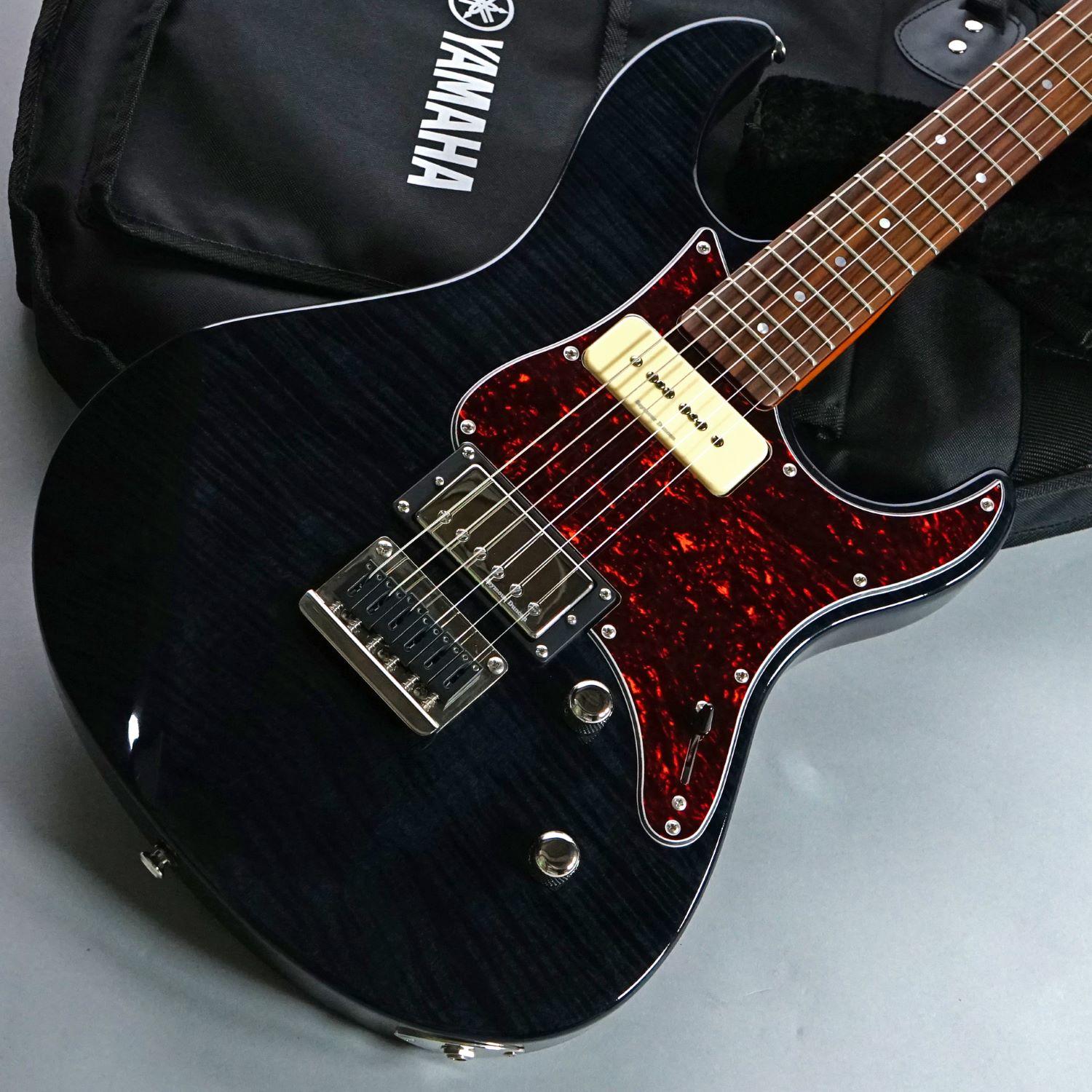 商品の詳細、状態などは【 ミーナ町田店 】042-710-6088または『商品についてのお問合せ』ボタンよりお問合せ下さい。エレキギターフレット残り：7分ネック：ほぼストレート、ロッド余裕あり6弦12フレット約2.3mm1弦12フレット約1.9mm※コンディションにより弦高に変化がある場合があります。傷や汚れ：擦り傷程度電装系パーツ：問題なしジャック：問題なし●当サイトでは転売や営利目的としたご注文に関してはキャンセル対応をさせていただきます。●こちらの商品は店頭でも同時に販売しております。●店頭や他のサイトでの売却時には商品情報の削除は迅速な対応を心がけておりますが万が一ご注文後に売切れとなっておりました場合は誠に申し訳ありませんがご了承下さい。●商品によって調整等でお届けにお時間をいただく場合がございます。●当店ではお買い上げ明細書のお渡しは行っておりません。　ご希望の場合はご注文後、お問い合わせよりご連絡下さいませ。　メールにてPDF形式のものをお送りさせていただきます。