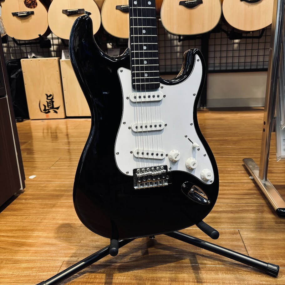 ⭐︎BUSKER'S 　エレキギター　レッド×ブラック　ケース付き BUSKER'S BST-Standard エレキギター初心者12点セット【ヤマハ