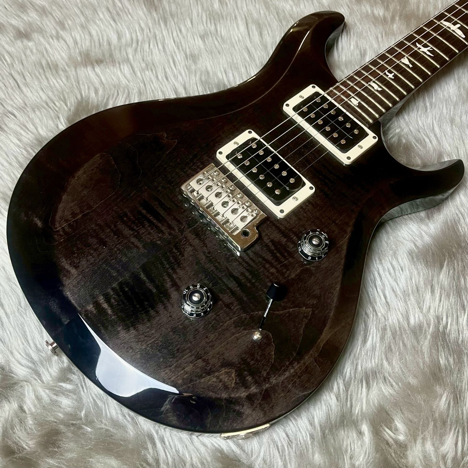 商品の詳細、状態などは【 名古屋mozoオーパ店 】052-506-7560または『商品についてのお問合せ』ボタンよりお問合せ下さい。エレキギターフレット残り：7割程トラスロッドの余裕：余裕あり打痕：バックに小さい打痕あり傷や汚れ：バックに小さい傷あり電装パーツ：問題なしジャック：問題なし重量：3.4kg付属品：純正ソフトケース・アーム●当サイトでは転売や営利目的としたご注文に関してはキャンセル対応をさせていただきます。●こちらの商品は店頭でも同時に販売しております。●店頭や他のサイトでの売却時には商品情報の削除は迅速な対応を心がけておりますが万が一ご注文後に売切れとなっておりました場合は誠に申し訳ありませんがご了承下さい。●商品によって調整等でお届けにお時間をいただく場合がございます。●当店ではお買い上げ明細書のお渡しは行っておりません。　ご希望の場合はご注文後、お問い合わせよりご連絡下さいませ。　メールにてPDF形式のものをお送りさせていただきます。