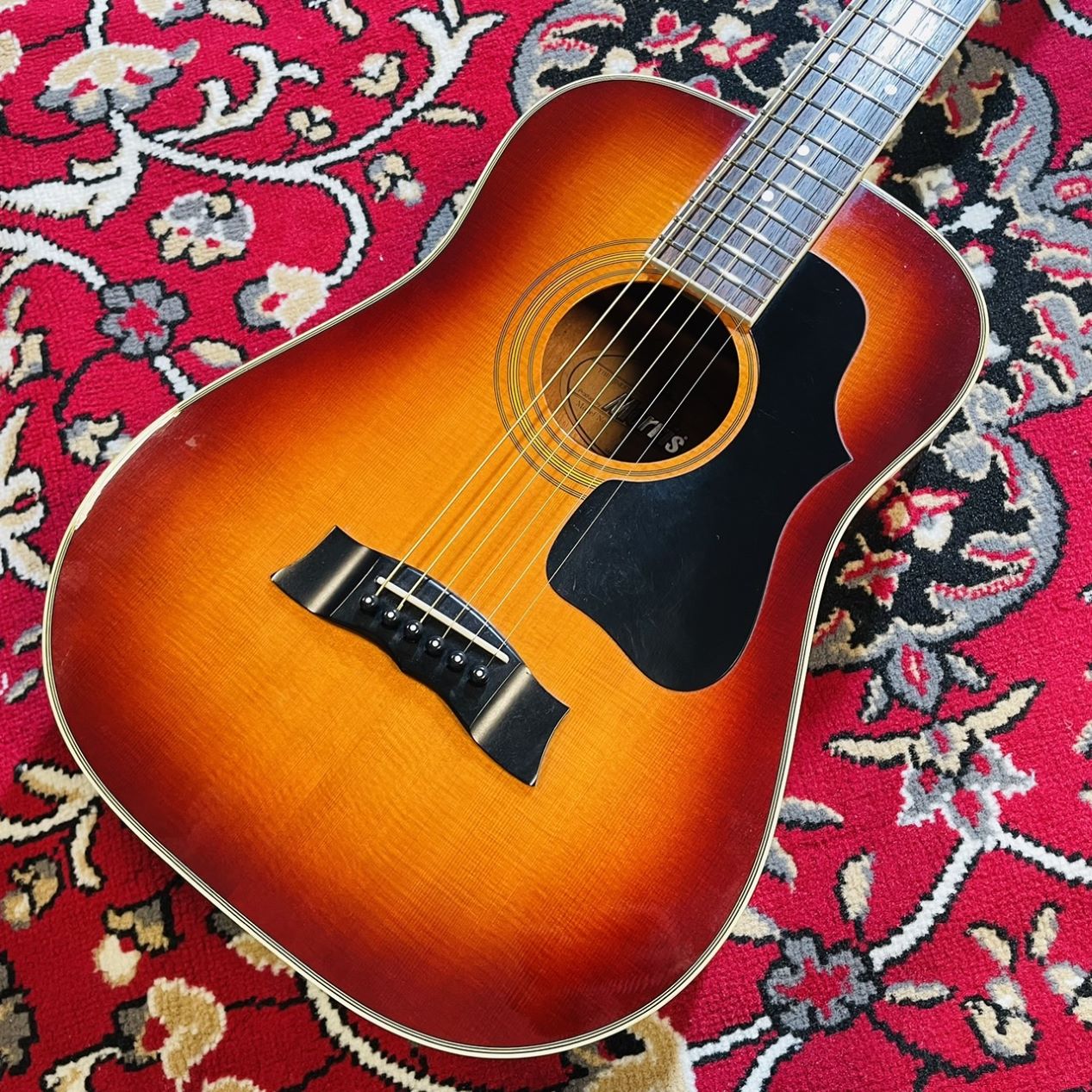 商品の詳細、状態などは【 あべのand店 】06-6627-7660または『商品についてのお問合せ』ボタンよりお問合せ下さい。アコースティックギターフレット残り：7割トラスロッドの余裕：順反り方向に余裕無し傷や汚れ：フレットに汚れ、全体的に傷と使用感アリ弦高：12フレット上で6弦が2.0mm、1弦が2.5mm 6弦側のバインディング剥がれの為、接着をしております。(本体写真要参照)●当サイトでは転売や営利目的としたご注文に関してはキャンセル対応をさせていただきます。●こちらの商品は店頭でも同時に販売しております。●店頭や他のサイトでの売却時には商品情報の削除は迅速な対応を心がけておりますが万が一ご注文後に売切れとなっておりました場合は誠に申し訳ありませんがご了承下さい。●商品によって調整等でお届けにお時間をいただく場合がございます。●当店ではお買い上げ明細書のお渡しは行っておりません。　ご希望の場合はご注文後、お問い合わせよりご連絡下さいませ。　メールにてPDF形式のものをお送りさせていただきます。