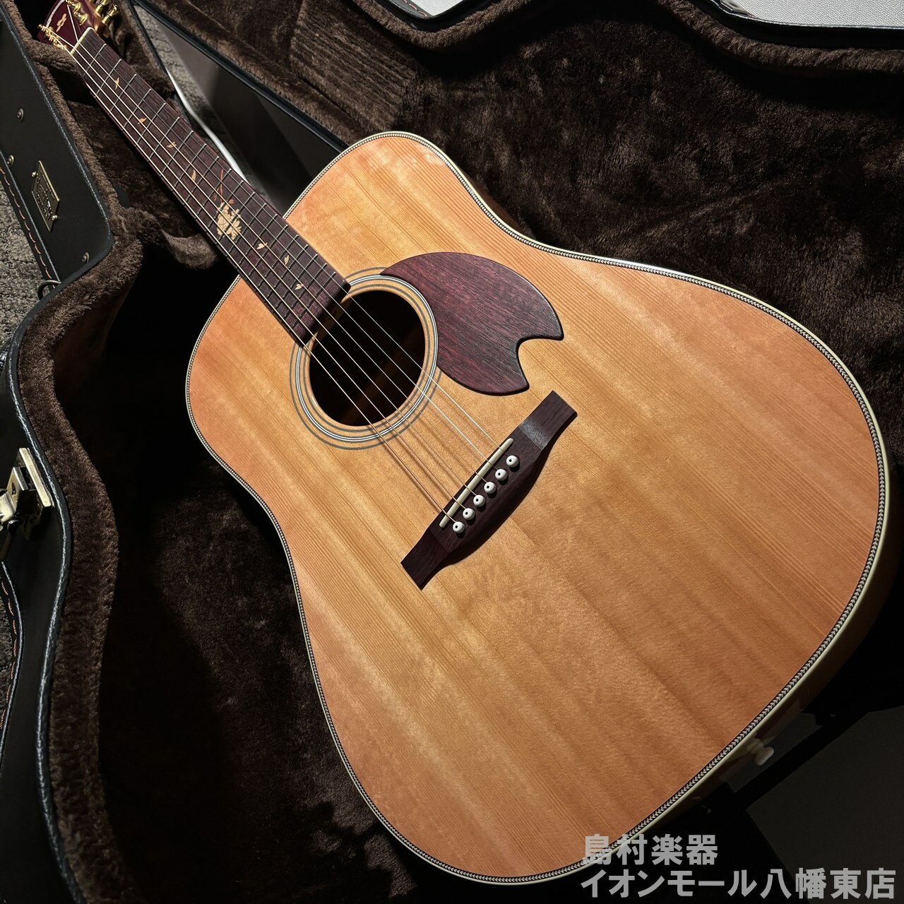 商品の詳細、状態などは【 イオンモール八幡東店 】093-663-5155または『商品についてのお問合せ』ボタンよりお問合せ下さい。アコースティックギター【状態】・全体的にキズ・使用感が散見されます。・トップ浮きが見受けられます。・現状ネックは安定しておりますがトラスロッドが締め方向に限界です。これらのことから当商品は保証対象外となります。・当商品は現物渡しとなります。弦高：6弦　3.0mm　1弦　2.4mm（12Fから計測）ネック状態：トラスロッド締め方向限界フレット残：8割【付属品】純正ハードケース　調製用レンチ類【保証】中古保証：なし●当サイトでは転売や営利目的としたご注文に関してはキャンセル対応をさせていただきます。●こちらの商品は店頭でも同時に販売しております。●店頭や他のサイトでの売却時には商品情報の削除は迅速な対応を心がけておりますが万が一ご注文後に売切れとなっておりました場合は誠に申し訳ありませんがご了承下さい。●商品によって調整等でお届けにお時間をいただく場合がございます。●当店ではお買い上げ明細書のお渡しは行っておりません。　ご希望の場合はご注文後、お問い合わせよりご連絡下さいませ。　メールにてPDF形式のものをお送りさせていただきます。