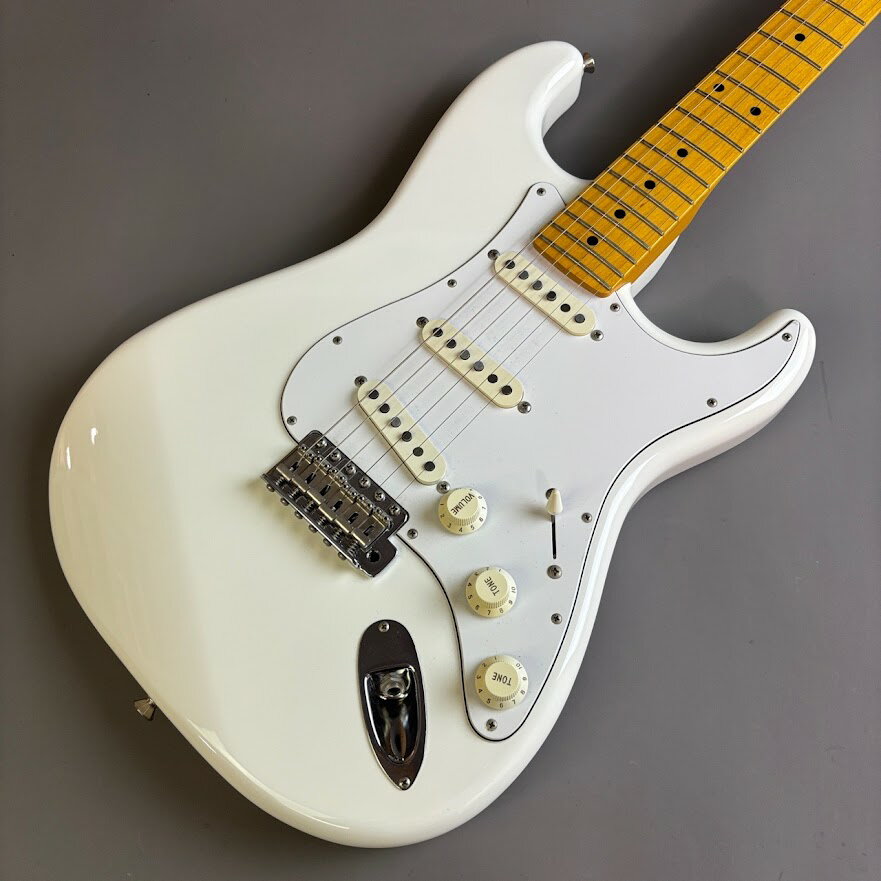 商品の詳細、状態などは【 そよら成田ニュータウン店 】0476-28-0511または『商品についてのお問合せ』ボタンよりお問合せ下さい。エレキギター / 国産 / 日本製 / ストラトタイプ【付属品】ソフトケースアーム【特徴】3ピックアップやシンクロナイズドトレモロなどの仕様が様々な曲に対応し、最も汎用性の高いモデル。素直で癖のないトーンを持ち、アンプやエフェクターとの相性が良く扱いやすいサウンドです。【主な仕様】BODY　バスウッドNECK　MAPLEFINGERBOARD　MAPLE【状態】 ネック： まっすぐ トラスロッド： 余裕あり フレット残： 8割 弦高： 6弦側 1.75mm 1弦側 1.75mm （12F上） 重量： 3.765 kg 電装系： 問題なし 状態： 傷や汚れも少なく演奏状態良好です 【保証】6ヵ月●当サイトでは転売や営利目的としたご注文に関してはキャンセル対応をさせていただきます。●こちらの商品は店頭でも同時に販売しております。●店頭や他のサイトでの売却時には商品情報の削除は迅速な対応を心がけておりますが万が一ご注文後に売切れとなっておりました場合は誠に申し訳ありませんがご了承下さい。●商品によって調整等でお届けにお時間をいただく場合がございます。●当店ではお買い上げ明細書のお渡しは行っておりません。　ご希望の場合はご注文後、お問い合わせよりご連絡下さいませ。　メールにてPDF形式のものをお送りさせていただきます。