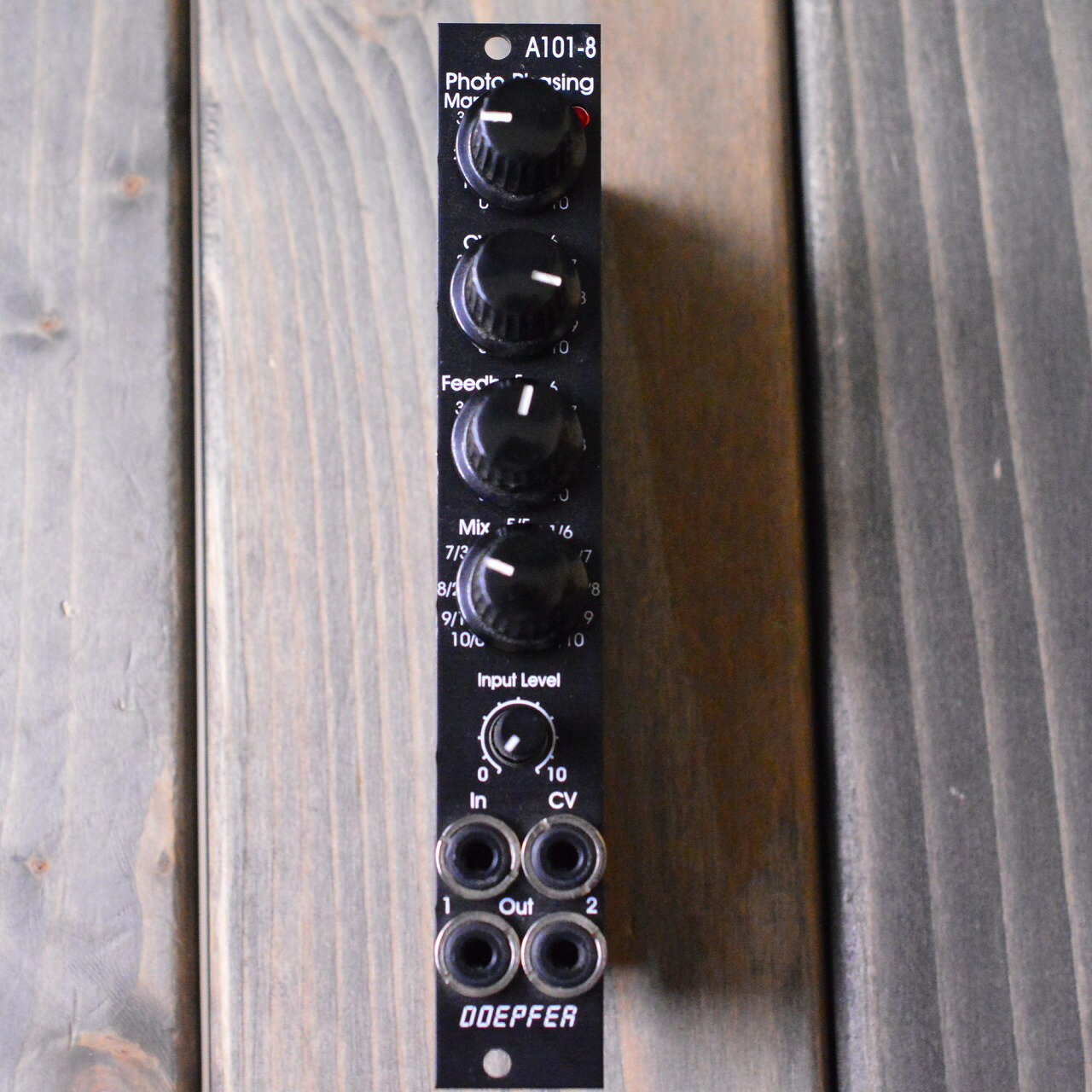 商品の詳細、状態などは【 梅田茶屋町店 】06-6292-7905または『商品についてのお問合せ』ボタンよりお問合せ下さい。シンセサイザー / モジュラーシンセ【商品状態】※※※【必ずご一読ください】※※※傷・使用感：傷・打痕などの使用感がございます。またその他の打痕・傷で写真では入りきらなかったものもありますので、お気軽に当店までお申し付けください。付属品：本体のみ、通常使用の上で問題なく演奏が可能でございます。また、こちらの商品は店内にて、現物を展示販売しております。可能な限り画像で確認出来るようにはしておりますが、ご来店が可能であれば是非現物をご確認ください。その際は店舗へ予めご連絡いただければ、当店スタッフがご準備してお待ちいたしますので、どうぞお気軽にご連絡ください。◆ご注意◆※こちらの商品は同時に店頭でも販売しております。　　売却時の商品情報の削除は迅速を心掛けておりますが、万一ご注文後に売り切れとなっておりました場合は、　　誠に申し訳ございませんがご容赦ください。※商品によって、調整等でお届けに2?3日いただく場合がございます。予めご了承ください。※商品のお問い合わせ、ご購入はメールでの対応を優先させていただく事を予めご了承ください。●当サイトでは転売や営利目的としたご注文に関してはキャンセル対応をさせていただきます。●こちらの商品は店頭でも同時に販売しております。●店頭や他のサイトでの売却時には商品情報の削除は迅速な対応を心がけておりますが万が一ご注文後に売切れとなっておりました場合は誠に申し訳ありませんがご了承下さい。●商品によって調整等でお届けにお時間をいただく場合がございます。●当店ではお買い上げ明細書のお渡しは行っておりません。　ご希望の場合はご注文後、お問い合わせよりご連絡下さいませ。　メールにてPDF形式のものをお送りさせていただきます。