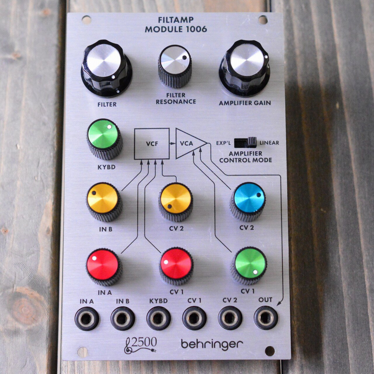 商品の詳細、状態などは【 梅田茶屋町店 】06-6292-7905または『商品についてのお問合せ』ボタンよりお問合せ下さい。シンセサイザー / モジュラーシンセ【商品状態】※※※【必ずご一読ください】※※※傷・使用感：傷・打痕などの使用感がございます。またその他の打痕・傷で写真では入りきらなかったものもありますので、お気軽に当店までお申し付けください。付属品：本体のみ、通常使用の上で問題なく演奏が可能でございます。また、こちらの商品は店内にて、現物を展示販売しております。可能な限り画像で確認出来るようにはしておりますが、ご来店が可能であれば是非現物をご確認ください。その際は店舗へ予めご連絡いただければ、当店スタッフがご準備してお待ちいたしますので、どうぞお気軽にご連絡ください。◆ご注意◆※こちらの商品は同時に店頭でも販売しております。　　売却時の商品情報の削除は迅速を心掛けておりますが、万一ご注文後に売り切れとなっておりました場合は、　　誠に申し訳ございませんがご容赦ください。※商品によって、調整等でお届けに2?3日いただく場合がございます。予めご了承ください。※商品のお問い合わせ、ご購入はメールでの対応を優先させていただく事を予めご了承ください。●当サイトでは転売や営利目的としたご注文に関してはキャンセル対応をさせていただきます。●こちらの商品は店頭でも同時に販売しております。●店頭や他のサイトでの売却時には商品情報の削除は迅速な対応を心がけておりますが万が一ご注文後に売切れとなっておりました場合は誠に申し訳ありませんがご了承下さい。●商品によって調整等でお届けにお時間をいただく場合がございます。●当店ではお買い上げ明細書のお渡しは行っておりません。　ご希望の場合はご注文後、お問い合わせよりご連絡下さいませ。　メールにてPDF形式のものをお送りさせていただきます。