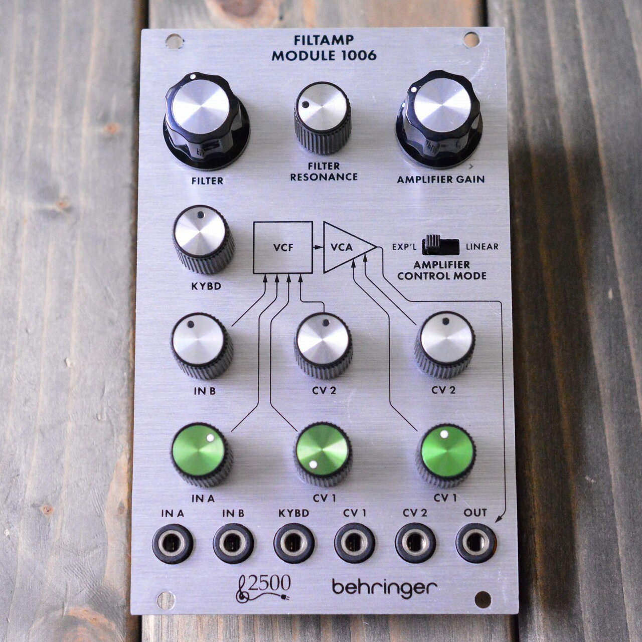 商品の詳細、状態などは【 梅田茶屋町店 】06-6292-7905または『商品についてのお問合せ』ボタンよりお問合せ下さい。シンセサイザー / モジュラーシンセ【商品状態】※※※【必ずご一読ください】※※※傷・使用感：傷・打痕などの使用感がございます。またその他の打痕・傷で写真では入りきらなかったものもありますので、お気軽に当店までお申し付けください。付属品：本体のみ、通常使用の上で問題なく演奏が可能でございます。また、こちらの商品は店内にて、現物を展示販売しております。可能な限り画像で確認出来るようにはしておりますが、ご来店が可能であれば是非現物をご確認ください。その際は店舗へ予めご連絡いただければ、当店スタッフがご準備してお待ちいたしますので、どうぞお気軽にご連絡ください。◆ご注意◆※こちらの商品は同時に店頭でも販売しております。　　売却時の商品情報の削除は迅速を心掛けておりますが、万一ご注文後に売り切れとなっておりました場合は、　　誠に申し訳ございませんがご容赦ください。※商品によって、調整等でお届けに2?3日いただく場合がございます。予めご了承ください。※商品のお問い合わせ、ご購入はメールでの対応を優先させていただく事を予めご了承ください。●当サイトでは転売や営利目的としたご注文に関してはキャンセル対応をさせていただきます。●こちらの商品は店頭でも同時に販売しております。●店頭や他のサイトでの売却時には商品情報の削除は迅速な対応を心がけておりますが万が一ご注文後に売切れとなっておりました場合は誠に申し訳ありませんがご了承下さい。●商品によって調整等でお届けにお時間をいただく場合がございます。●当店ではお買い上げ明細書のお渡しは行っておりません。　ご希望の場合はご注文後、お問い合わせよりご連絡下さいませ。　メールにてPDF形式のものをお送りさせていただきます。