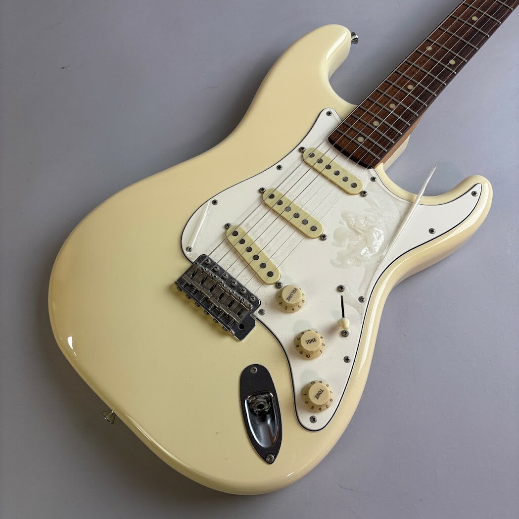 商品の詳細、状態などは【 そよら成田ニュータウン店 】0476-28-0511または『商品についてのお問合せ』ボタンよりお問合せ下さい。エレキギター【付属品】ソフトケース【特徴】EDWARDSラインのストラトキャスターモデルが入荷いたしました。こちらはネックスタンプ、ネックポケットに90のサインがありますのでE-ST-90ALRと判断しております。外観は比較的キレな状態を保っており、演奏状態も良好です。【主な仕様】BODY　アルダーNECK　メイプルFINGERBOARD　ローズウッド【状態】 ネック： まっすぐ トラスロッド： 余裕あり フレット残： 7.5割 弦高： 6弦側 1.75mm 1弦側 1.75mm （12F上） 重量： 3.505 kg 電装系： 問題なし 状態： 傷や汚れなどありますが演奏状態良好です 【保証】6ヵ月※日本国内のみ有効 ●当サイトでは転売や営利目的としたご注文に関してはキャンセル対応をさせていただきます。●こちらの商品は店頭でも同時に販売しております。●店頭や他のサイトでの売却時には商品情報の削除は迅速な対応を心がけておりますが万が一ご注文後に売切れとなっておりました場合は誠に申し訳ありませんがご了承下さい。●商品によって調整等でお届けにお時間をいただく場合がございます。●当店ではお買い上げ明細書のお渡しは行っておりません。　ご希望の場合はご注文後、お問い合わせよりご連絡下さいませ。　メールにてPDF形式のものをお送りさせていただきます。