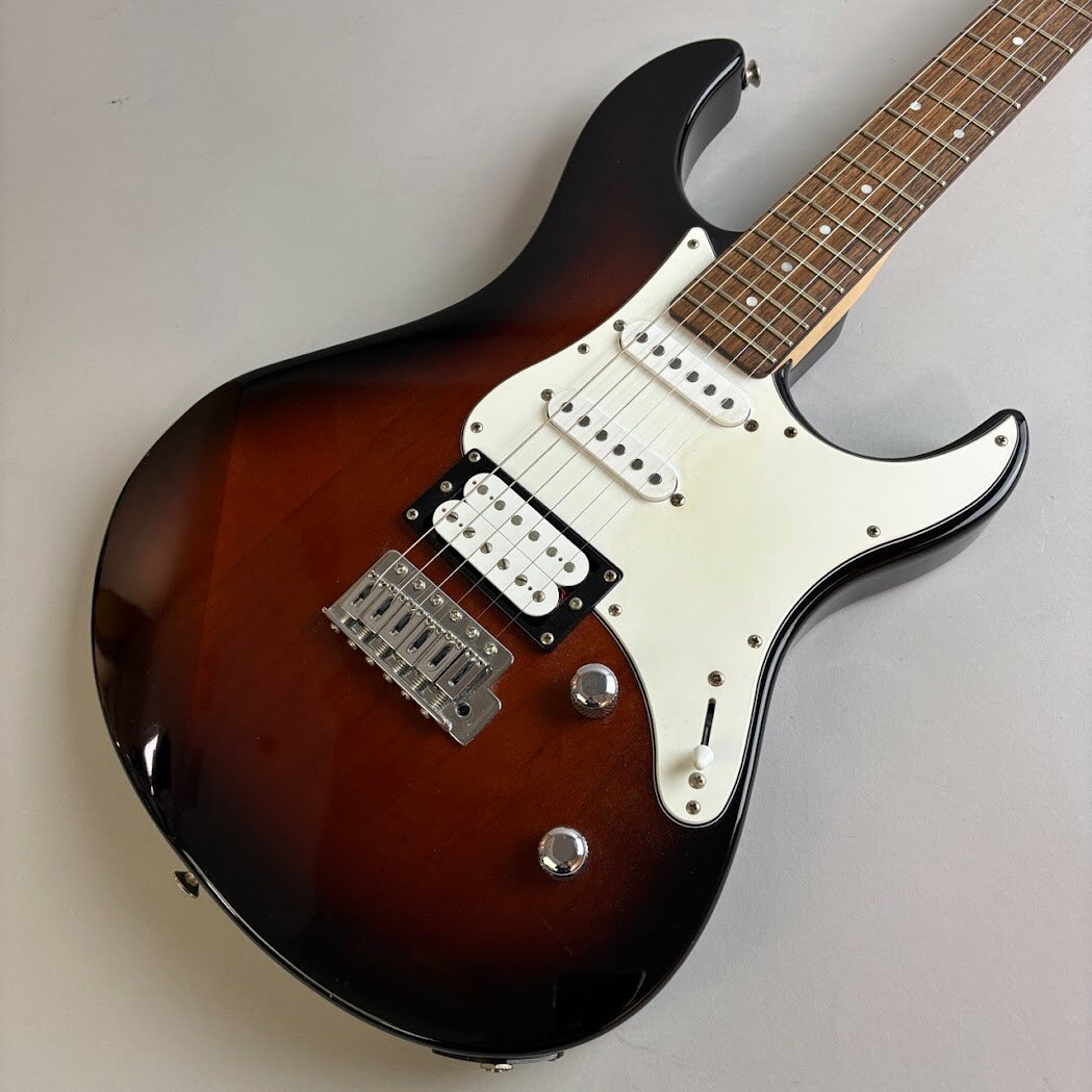 商品の詳細、状態などは【 そよら成田ニュータウン店 】0476-28-0511または『商品についてのお問合せ』ボタンよりお問合せ下さい。エレキギター【付属品】ソフトケース【特徴】アルダーボディにグロスウレタン仕上げボルトオンメイプルネック＆ローズウッド指板アルニコVピックアップでクリアで音ヌケがいいサウンドを実現5ポジション・セレクター付きS/S/Hピックアップ構成コイルタップ機能を搭載し幅広いサウンドメイキングが可能ブロックサドル採用のヴィンテージトレモロ【状態】動作問題なし細かな傷多数あり【保証】6か月●当サイトでは転売や営利目的としたご注文に関してはキャンセル対応をさせていただきます。●こちらの商品は店頭でも同時に販売しております。●店頭や他のサイトでの売却時には商品情報の削除は迅速な対応を心がけておりますが万が一ご注文後に売切れとなっておりました場合は誠に申し訳ありませんがご了承下さい。●商品によって調整等でお届けにお時間をいただく場合がございます。●当店ではお買い上げ明細書のお渡しは行っておりません。　ご希望の場合はご注文後、お問い合わせよりご連絡下さいませ。　メールにてPDF形式のものをお送りさせていただきます。