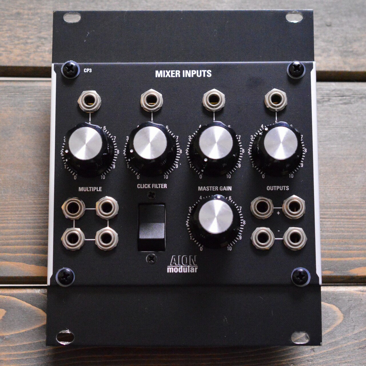 商品の詳細、状態などは【 梅田茶屋町店 】06-6292-7905または『商品についてのお問合せ』ボタンよりお問合せ下さい。シンセサイザー / モジュラーシンセ【商品状態】※※※【必ずご一読ください】※※※傷・使用感：傷・打痕などの使用感がございます。またその他の打痕・傷で写真では入りきらなかったものもありますので、お気軽に当店までお申し付けください。付属品：本体のみ、通常使用の上で問題なく演奏が可能でございます。また、こちらの商品は店内にて、現物を展示販売しております。可能な限り画像で確認出来るようにはしておりますが、ご来店が可能であれば是非現物をご確認ください。その際は店舗へ予めご連絡いただければ、当店スタッフがご準備してお待ちいたしますので、どうぞお気軽にご連絡ください。◆ご注意◆※こちらの商品は同時に店頭でも販売しております。　　売却時の商品情報の削除は迅速を心掛けておりますが、万一ご注文後に売り切れとなっておりました場合は、　　誠に申し訳ございませんがご容赦ください。※商品によって、調整等でお届けに2?3日いただく場合がございます。予めご了承ください。※商品のお問い合わせ、ご購入はメールでの対応を優先させていただく事を予めご了承ください。●当サイトでは転売や営利目的としたご注文に関してはキャンセル対応をさせていただきます。●こちらの商品は店頭でも同時に販売しております。●店頭や他のサイトでの売却時には商品情報の削除は迅速な対応を心がけておりますが万が一ご注文後に売切れとなっておりました場合は誠に申し訳ありませんがご了承下さい。●商品によって調整等でお届けにお時間をいただく場合がございます。●当店ではお買い上げ明細書のお渡しは行っておりません。　ご希望の場合はご注文後、お問い合わせよりご連絡下さいませ。　メールにてPDF形式のものをお送りさせていただきます。