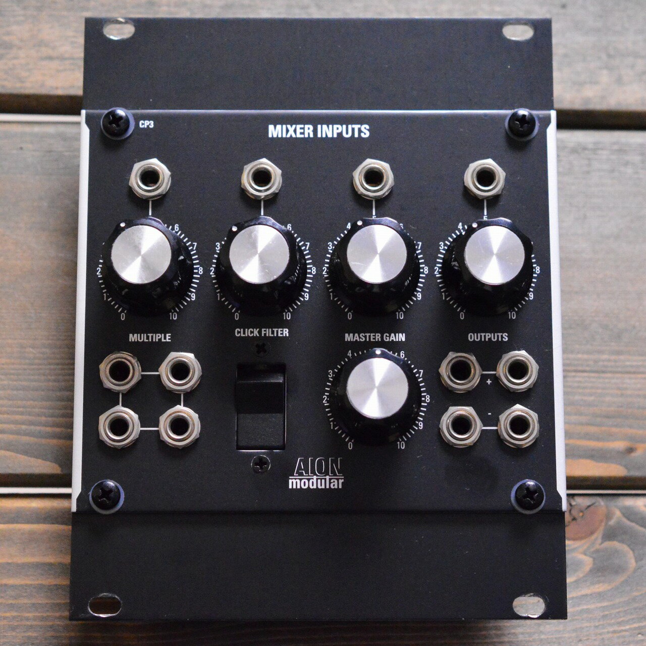 商品の詳細、状態などは【 梅田茶屋町店 】06-6292-7905または『商品についてのお問合せ』ボタンよりお問合せ下さい。シンセサイザー / モジュラーシンセ【商品状態】※※※【必ずご一読ください】※※※傷・使用感：傷・打痕などの使用感がございます。またその他の打痕・傷で写真では入りきらなかったものもありますので、お気軽に当店までお申し付けください。付属品：本体のみ、通常使用の上で問題なく演奏が可能でございます。また、こちらの商品は店内にて、現物を展示販売しております。可能な限り画像で確認出来るようにはしておりますが、ご来店が可能であれば是非現物をご確認ください。その際は店舗へ予めご連絡いただければ、当店スタッフがご準備してお待ちいたしますので、どうぞお気軽にご連絡ください。◆ご注意◆※こちらの商品は同時に店頭でも販売しております。　　売却時の商品情報の削除は迅速を心掛けておりますが、万一ご注文後に売り切れとなっておりました場合は、　　誠に申し訳ございませんがご容赦ください。※商品によって、調整等でお届けに2?3日いただく場合がございます。予めご了承ください。※商品のお問い合わせ、ご購入はメールでの対応を優先させていただく事を予めご了承ください。●当サイトでは転売や営利目的としたご注文に関してはキャンセル対応をさせていただきます。●こちらの商品は店頭でも同時に販売しております。●店頭や他のサイトでの売却時には商品情報の削除は迅速な対応を心がけておりますが万が一ご注文後に売切れとなっておりました場合は誠に申し訳ありませんがご了承下さい。●商品によって調整等でお届けにお時間をいただく場合がございます。●当店ではお買い上げ明細書のお渡しは行っておりません。　ご希望の場合はご注文後、お問い合わせよりご連絡下さいませ。　メールにてPDF形式のものをお送りさせていただきます。